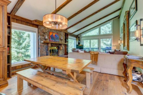 Mountain-View Vail Condo with Balcony and Gas Grill!